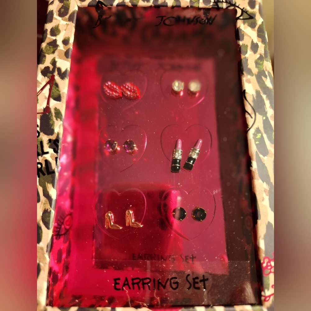 Betsey Johnson Girly Sm.stud Earrings/ 6 Pairs